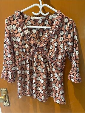 Ruffled V-Neck Long-Sleeve Women's Top in Rust and White Geometric Print